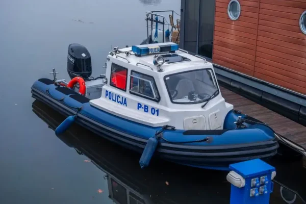 Szybka akcja ratunkowa na Zalewie Sulejowskim – żeglarze bezpieczni