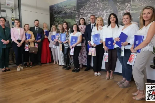 13 nauczycieli z gminy Sulejów otrzymało akty mianowania
