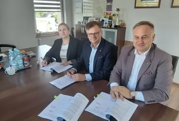 Umowa podpisana! Rusza termomodernizacja szkoły w Gazomi