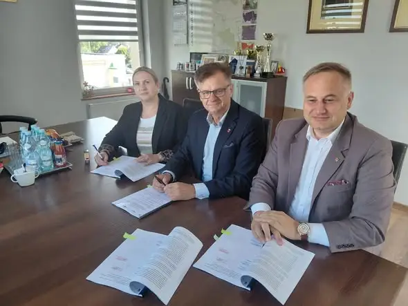 Umowa podpisana! Rusza termomodernizacja szkoły w Gazomi