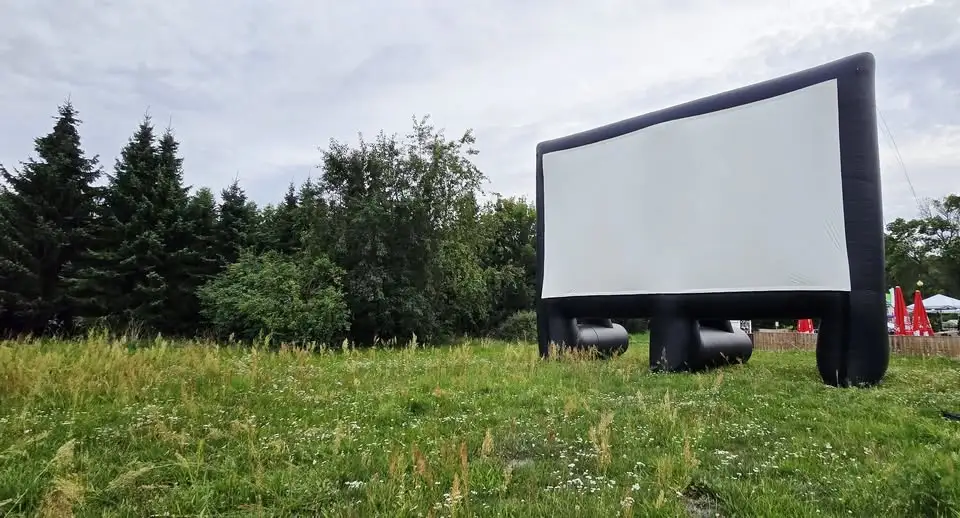 Kino samochodowe nad zalewem w Czarnocinie – seans już dziś!