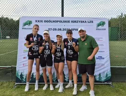 Srebrny medal siatkarek z Sulejowa na Ogólnopolskich Igrzyskach LZS