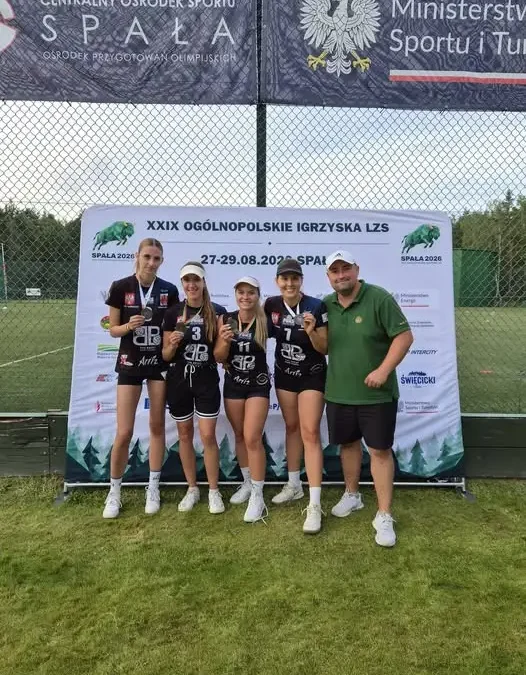Srebrny medal siatkarek z Sulejowa na Ogólnopolskich Igrzyskach LZS