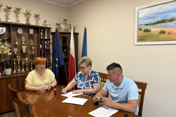 Gmina Łęki Szlacheckie podpisała umowę na zagospodarowanie terenu w Teklinie