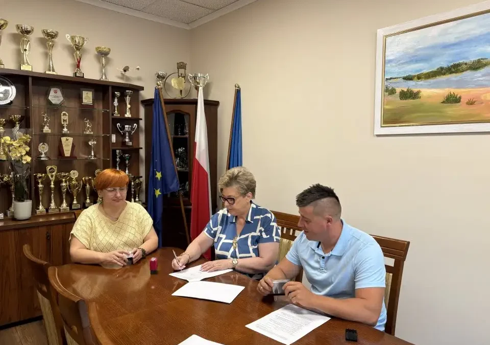 Gmina Łęki Szlacheckie podpisała umowę na zagospodarowanie terenu w Teklinie