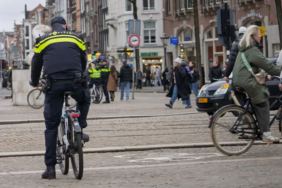 Piotrkowscy policjanci kontrolują rowerzystów i użytkowników hulajnóg