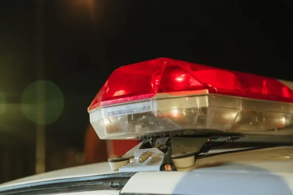 75-latek nie zatrzymał się do kontroli, potem próbował przekupić policjantów