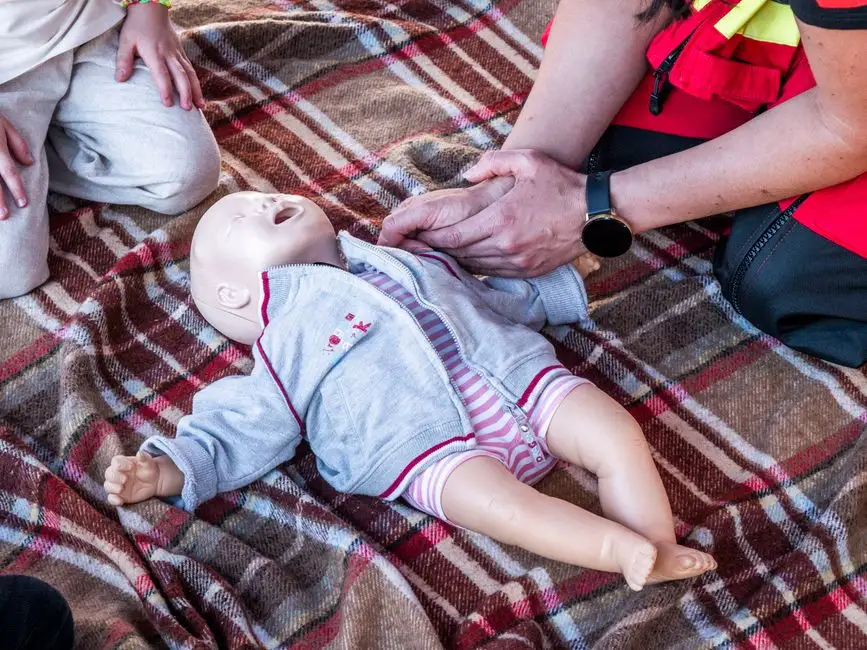 Seniorzy w Gminie Wola Krzysztoporska pod opieką przeszkolonych mieszkańców