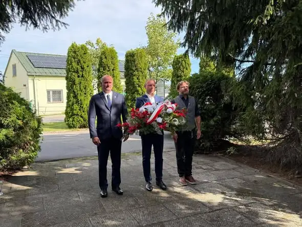 Rocznica wybuchu II wojny światowej – gmina Ręczno oddaje hołd ofiarom