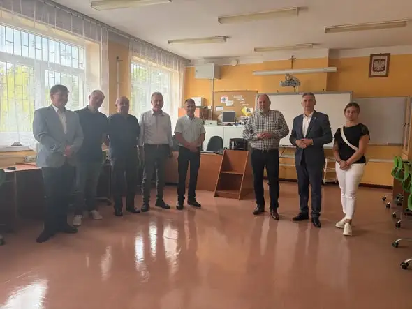 Radni z Aleksandrowa sprawdzili szkoły i omówili świadczenia socjalne