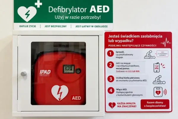 AED w Urzędzie Gminy Aleksandrów – bezpieczeństwo mieszkańców priorytetem