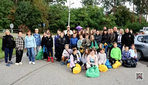 SOS dla wody: mieszkańcy gminy Sulejów sprzątali brzegi Luciąży i Pilicy