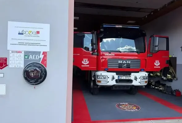 Nowy defibrylator i zmodernizowany garaż w jednostce OSP w gminie Moszczenica