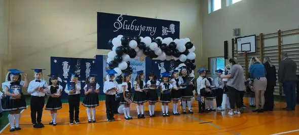 Ślubowanie pierwszoklasistów w Dąbrowie nad Czarną