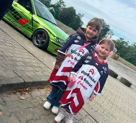 Sulejów: „Bokiem po Dobro” – drift i off road dla Zuzi, Fabiana i Konrada
