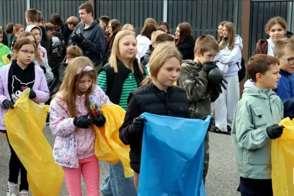 SOS dla wody: mieszkańcy gminy Sulejów sprzątali brzegi Pilicy i Luciąży