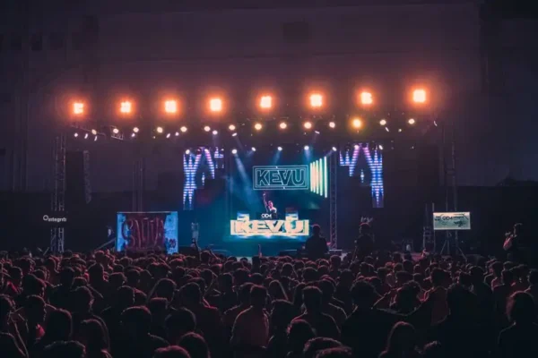 Koncert profilaktyczny w Moszczenicy: muzyka, która poruszyła młodzież